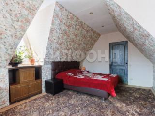  дом, 220 м², 10.46 соток