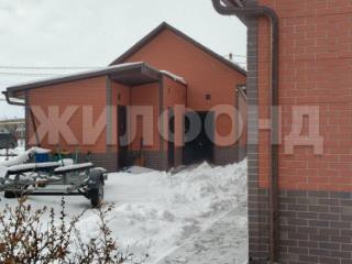  дом, 220 м², 8 соток