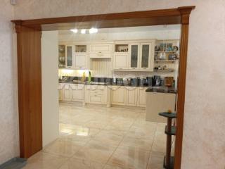  дом, 220 м², 8 соток