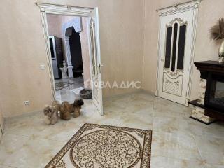 3-этажный дом, 250 м², 7.38 соток