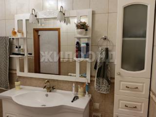  дом, 220 м², 8 соток