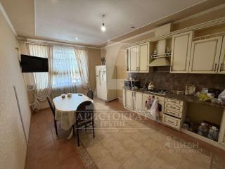 3-этажный дом, 377.5 м², 4.4 сотки