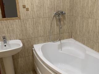 2-комн. квартира, 68 м², 1/5 этаж