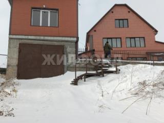  дом, 220 м², 8 соток