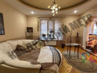  дом, 299.8 м², 8.1 соток