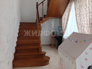  дом, 220 м², 8 соток