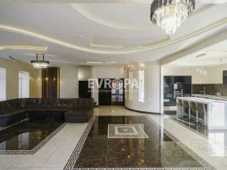 3-этажный дом, 740 м², 8 соток