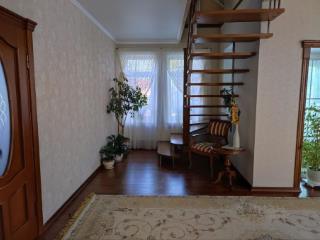 3-этажный дом, 253 м², 4.3 сотки