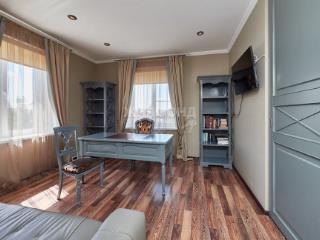  дом, 240.1 м², 9 соток