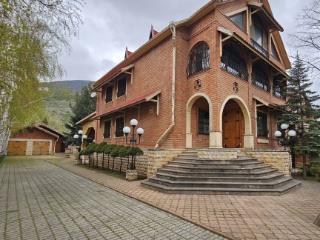  дом, 450 м², 18 соток