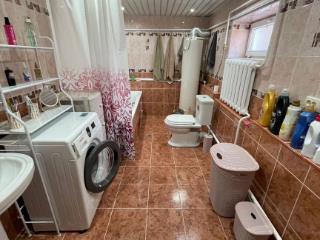  дом, 235 м², 8 соток