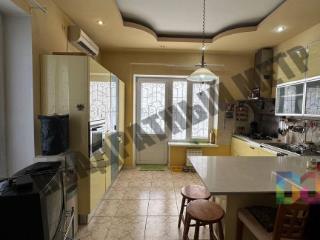  дом, 299.8 м², 8.1 соток