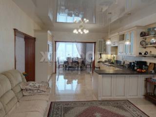  дом, 220 м², 8 соток