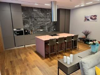 3-комн. квартира, 198 м², 2/12 этаж