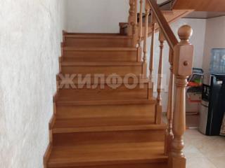  дом, 220 м², 8 соток