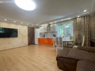 3-этажный дом, 320 м², 14 соток