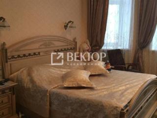 3-этажный дом, 320 м², 8 соток