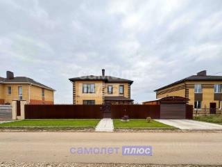 3-этажный дом, 262.2 м², 8 соток