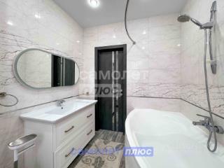 3-этажный дом, 262.2 м², 8 соток