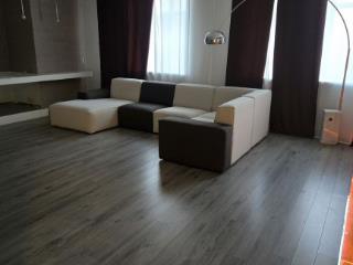 3-комн. квартира, 165 м², 1/3 этаж