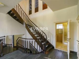 3-этажный дом, 740 м², 8 соток