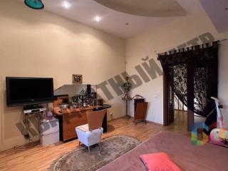  дом, 299.8 м², 8.1 соток