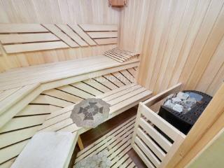  дом, 240.1 м², 9 соток