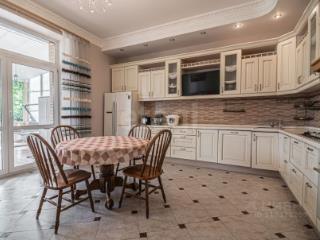 3-этажный дом, 495 м², 20 соток