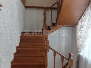  дом, 220 м², 8 соток