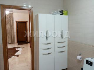  дом, 220 м², 8 соток