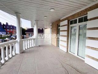 3-этажный дом, 740 м², 8 соток