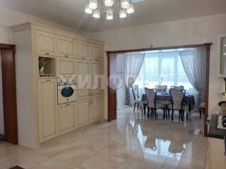  дом, 220 м², 8 соток