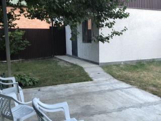  дом, 260 м², 7.6 соток