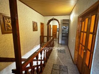  дом, 280 м², 18.3 соток