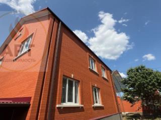 3-этажный дом, 333 м², 7 соток