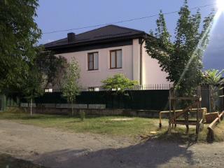  дом, 260 м², 7.6 соток