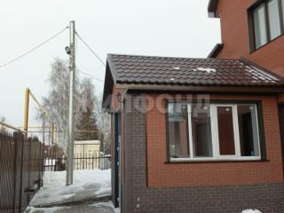  дом, 220 м², 8 соток