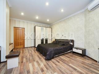  дом, 240.1 м², 9 соток