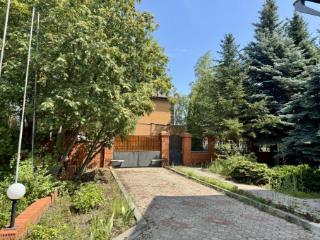 4-этажный дом, 365.5 м², 14.8 соток