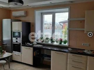 3-этажный дом, 360 м², 10.89 соток