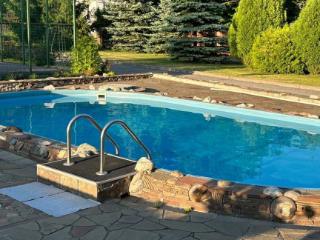  дом, 371 м², 42.5 сотки