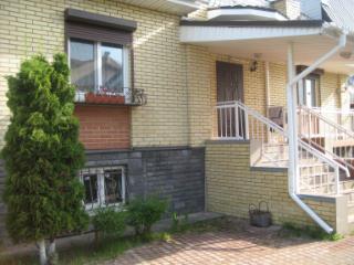 2-этажный дом, 399.5 м², 1200 соток