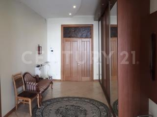 3-этажный дом, 615 м², 18 соток