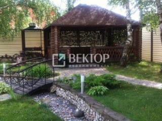 3-этажный дом, 320 м², 8 соток