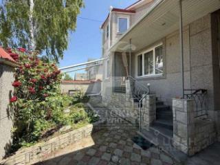 3-этажный дом, 377.5 м², 4.4 сотки