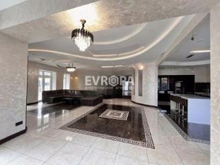 3-этажный дом, 740 м², 8 соток