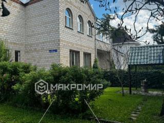  дом, 280 м², 18.3 соток