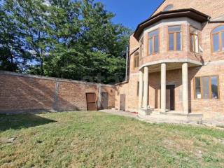  дом, 385 м², 9 соток