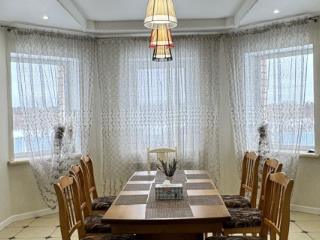 3-этажный дом, 268.8 м², 8.2 соток