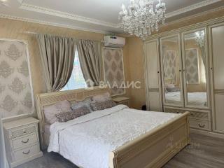 3-этажный дом, 250 м², 7.38 соток
